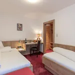 Couette-café Jaqueline 3*