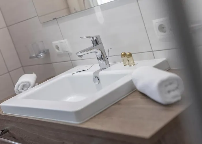 Jaqueline Зёльден